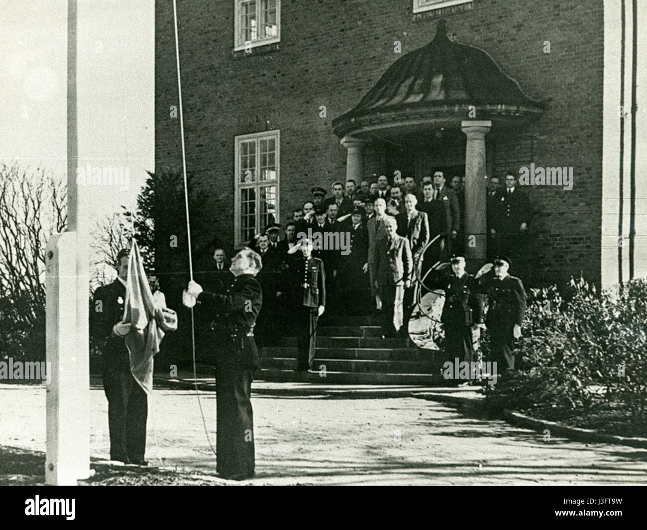 Cette image est probablement liée à la Gentofte Politi (police) du Danemark le 17 mars 1949, documentant un événement ou un moment historique associé à la police locale. Gentofte, situé près de Copenhague, a une riche histoire en matière d'application de la loi. Banque D'Images