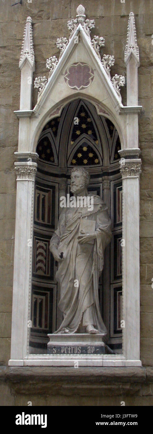 Orsanmichele à Florence est un bâtiment emblématique, construit à l'origine comme un marché aux céréales et transformé plus tard en église. Il abrite des œuvres remarquables de maîtres de la Renaissance tels que Donatello. Banque D'Images