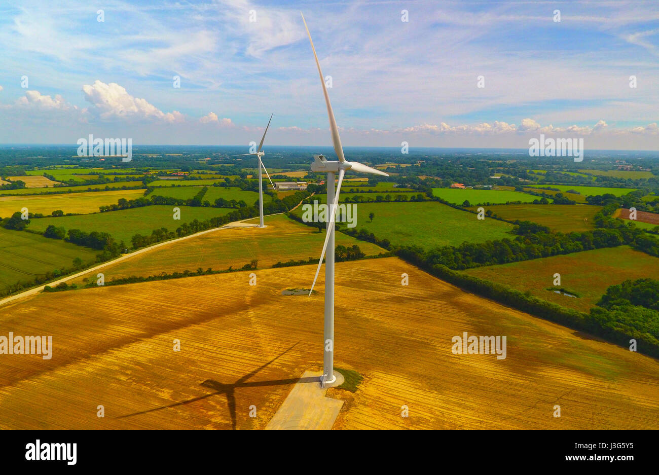Vue aérienne des éoliennes à proximité de Sainte Pazanne, Loire Atlantique, France Banque D'Images