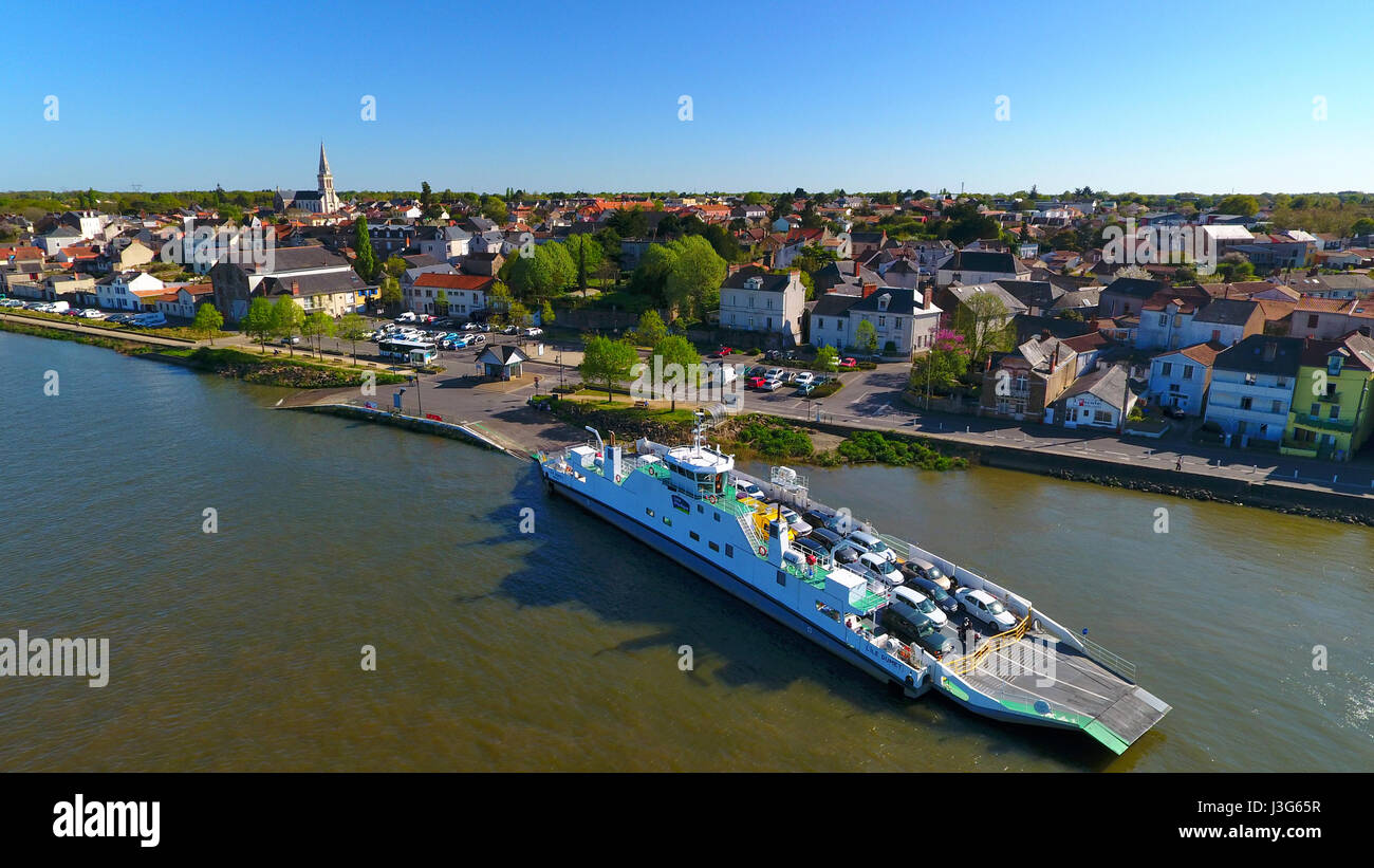 L'arrivée du ferry en ville Le Pellerin, Loire Atlantique, France Banque D'Images