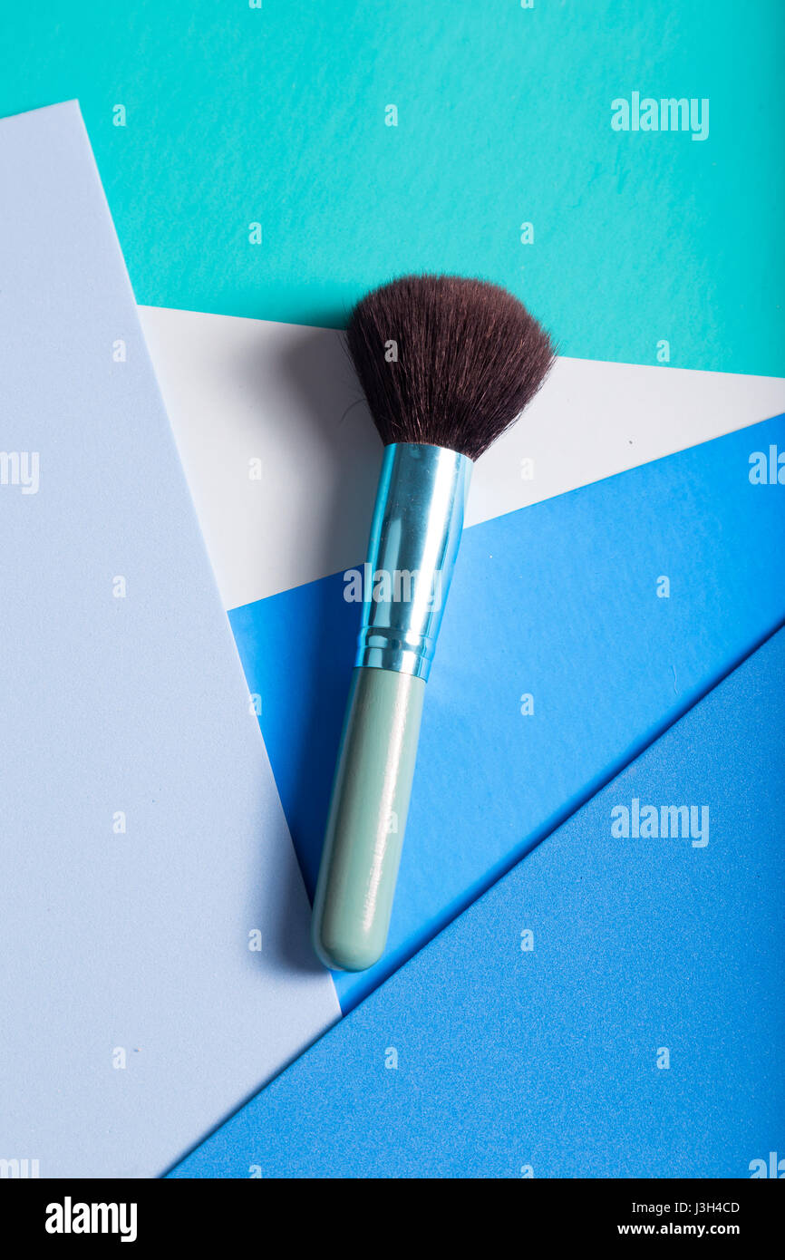 Sa vie dans les tons de bleu : faire une brosse à placé sur une multi-ton des tons de bleu. Banque D'Images