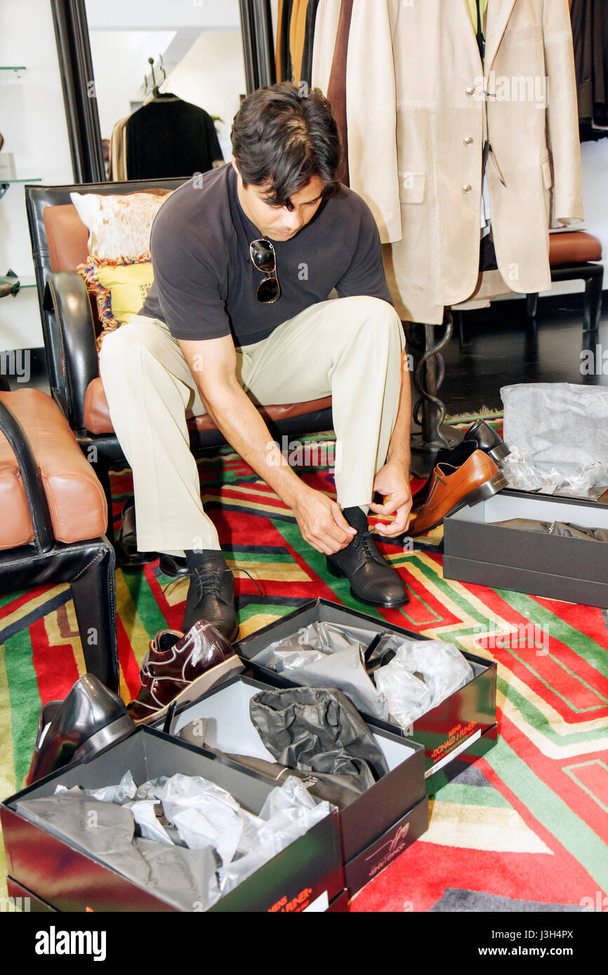 Miami Florida,Coral Gables,The Village of Merrick Park,Donald J Pliner,designer chaussures,design,homme,chaussures pour hommes,tendances,luxe,bien habillé,luxe,bo Banque D'Images