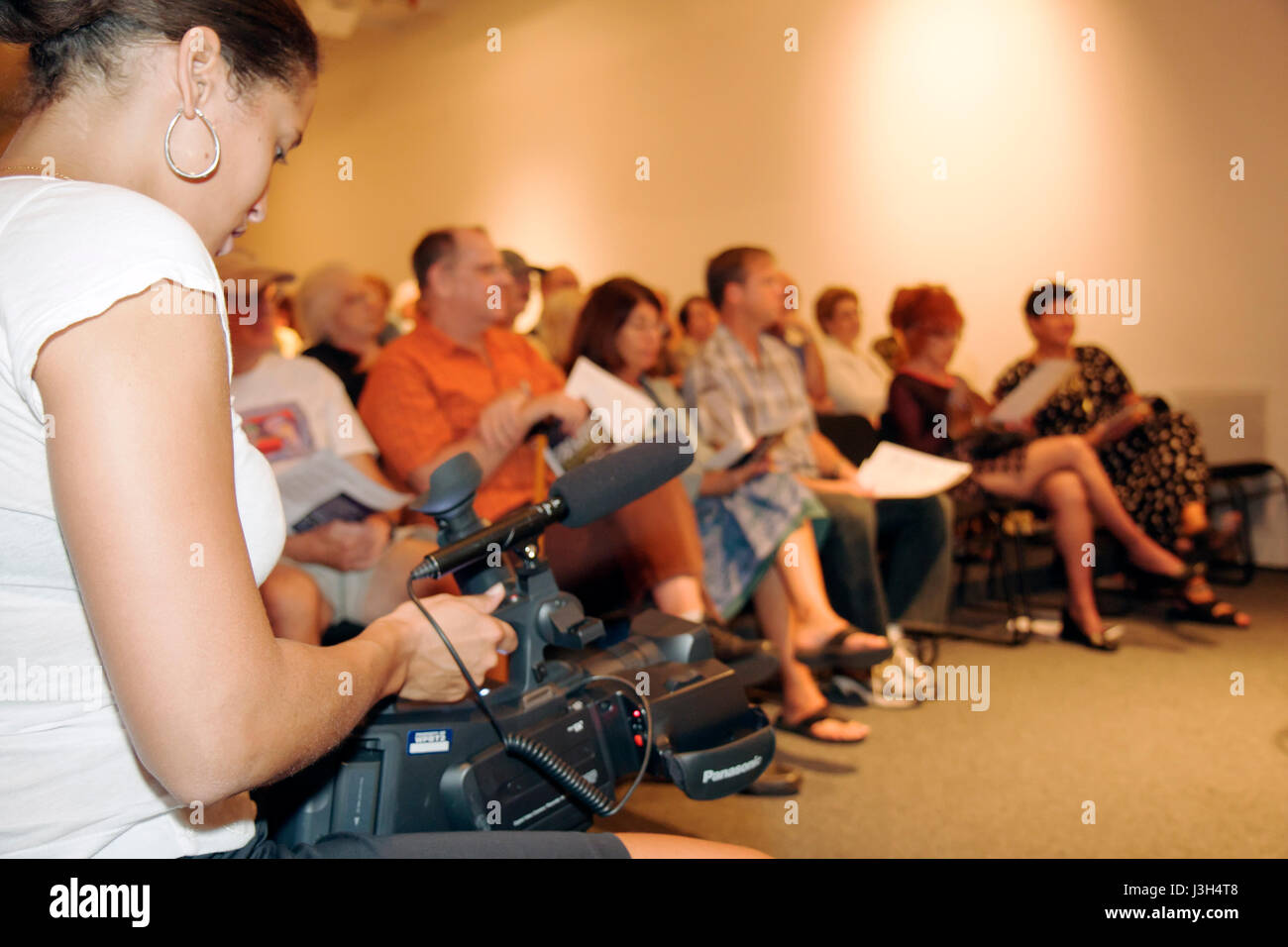 Miami Beach Florida, Wolfsonian Museum, Freedom Fridays, chansons de protestation, groupe chanter, chant, Rod MacDonald, événement culturel communautaire, culture, histoire, au Banque D'Images