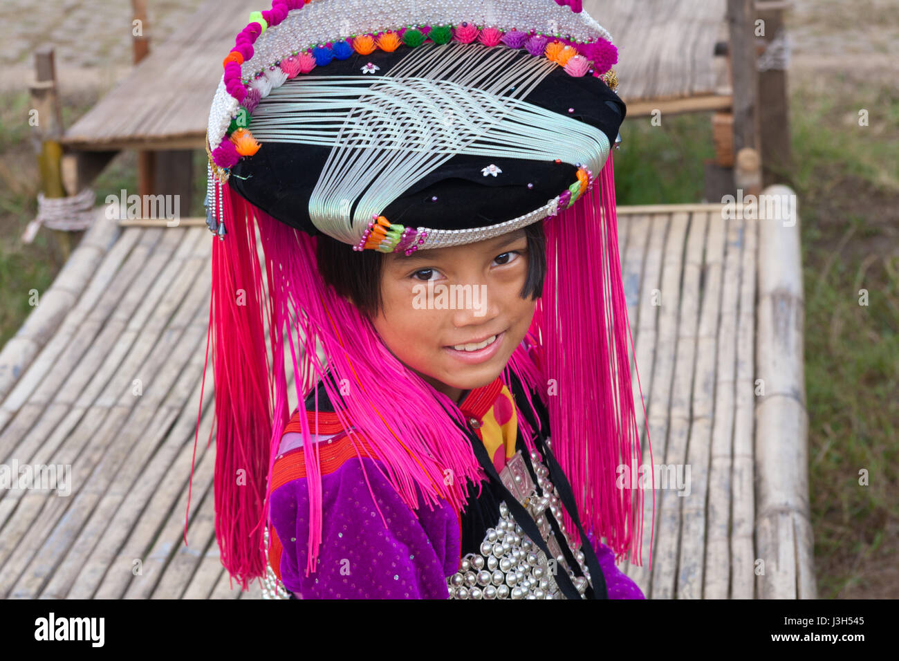Hilltribe girl Smiling Lisu en costume traditionnel, Mae Hong Son, Thaïlande Banque D'Images