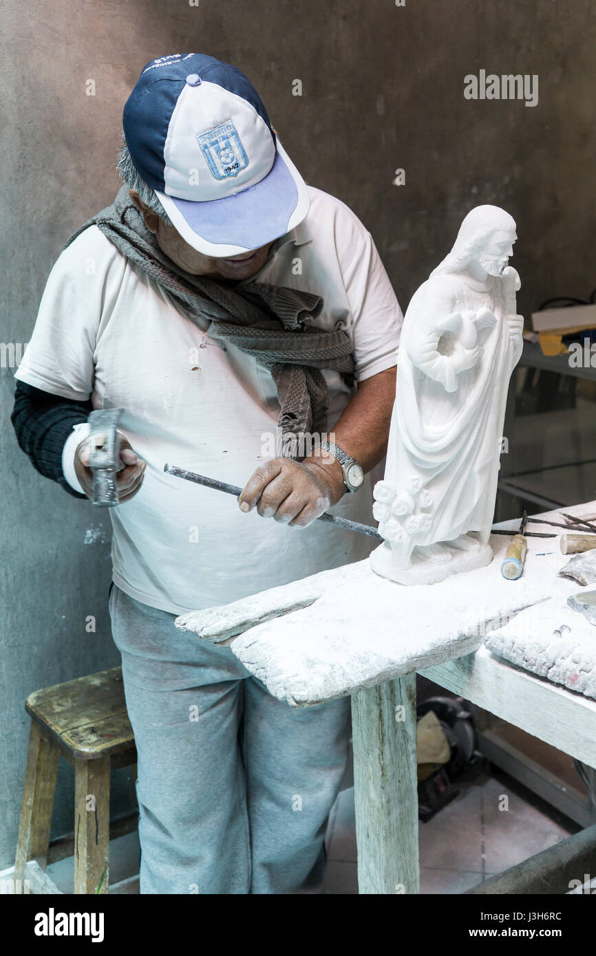 Julio galvez, artisan de la pierre de huamanga ayacucho, ville, le Pérou. Banque D'Images