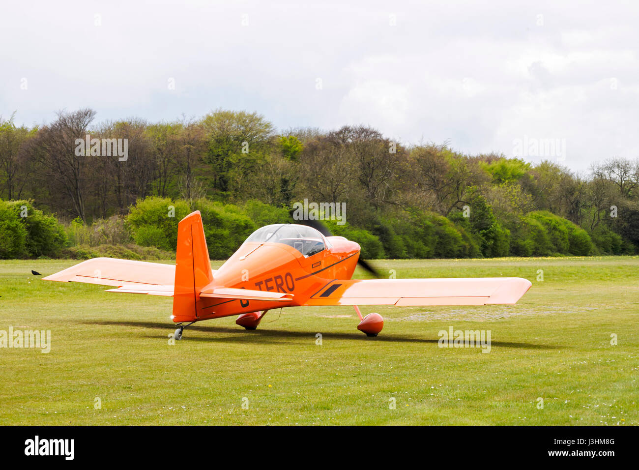 G-TERO est un construit 2014 Cars RV-7, voilure fixe des avions légers monomoteurs vu ici sur la voie de circulation à l'Aérodrome de Popham, Hampshire Banque D'Images