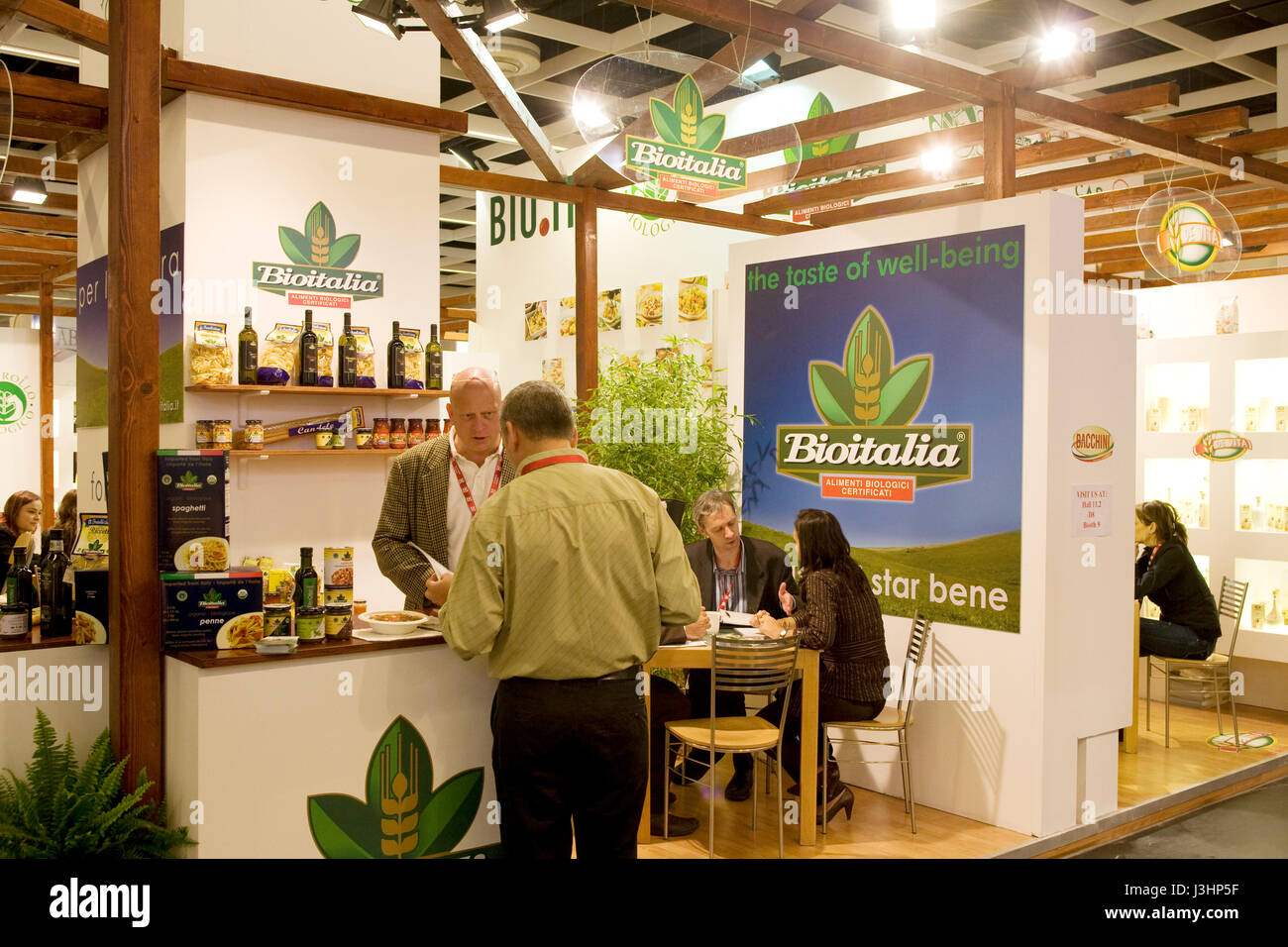 Allemagne, Cologne, l'ANUGA food et boissons salon au centre d'exposition dans le quartier de Deutz, décrochage de la société Bioitalia. Banque D'Images