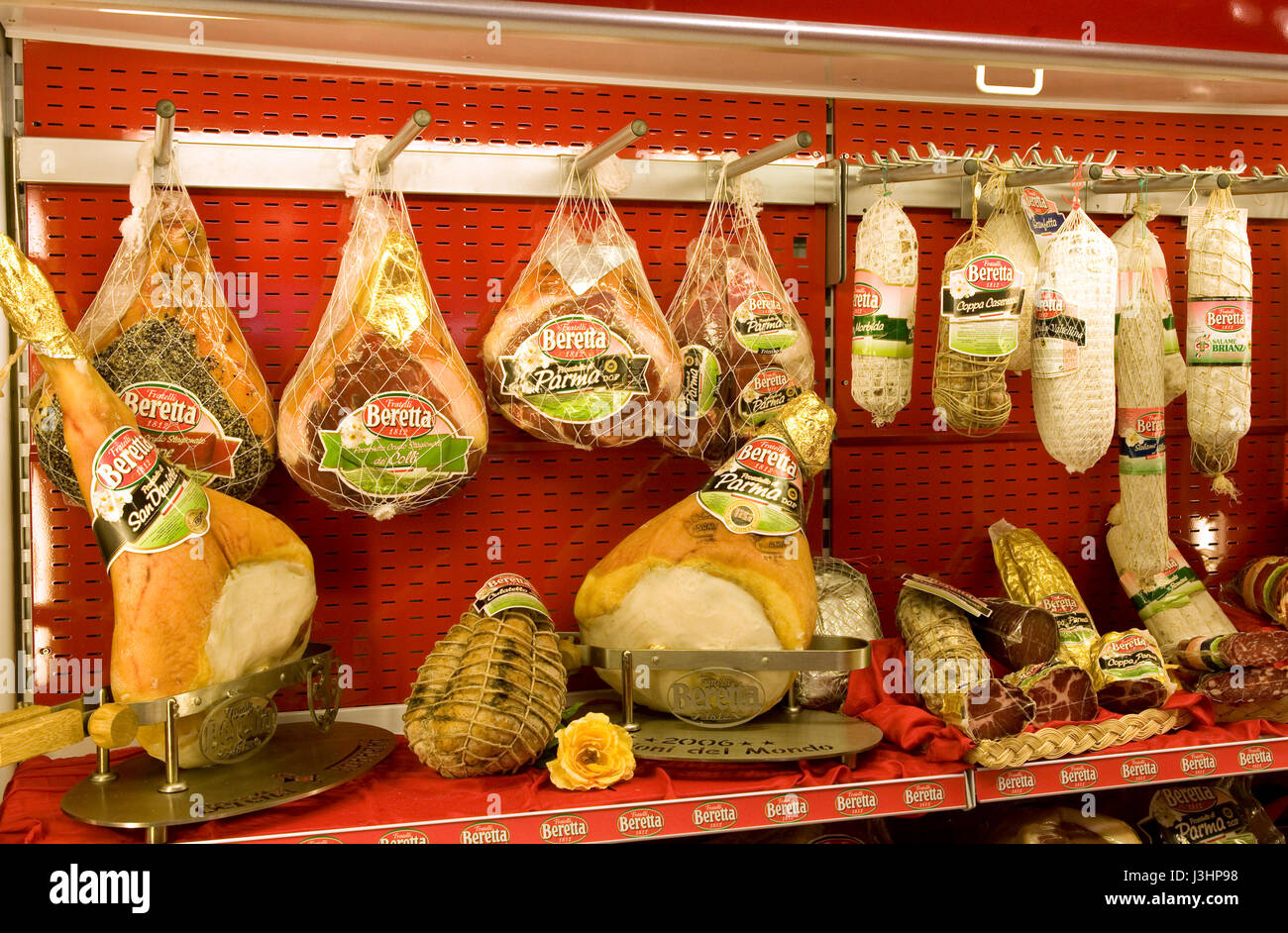 Allemagne, Cologne, l'ANUGA food et boissons salon au centre d'exposition dans le quartier de Deutz, jambon et charcuterie de la société italienne Frat Banque D'Images