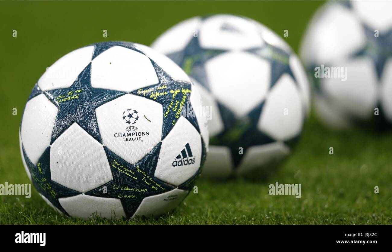 Ligue des champions ADIDAS OFFICI V MANCHESTER CITY V Manchester City FC BARCELON ETIHAD STADIUM MANCHESTER EN ANGLETERRE 01 Novembre Banque D'Images