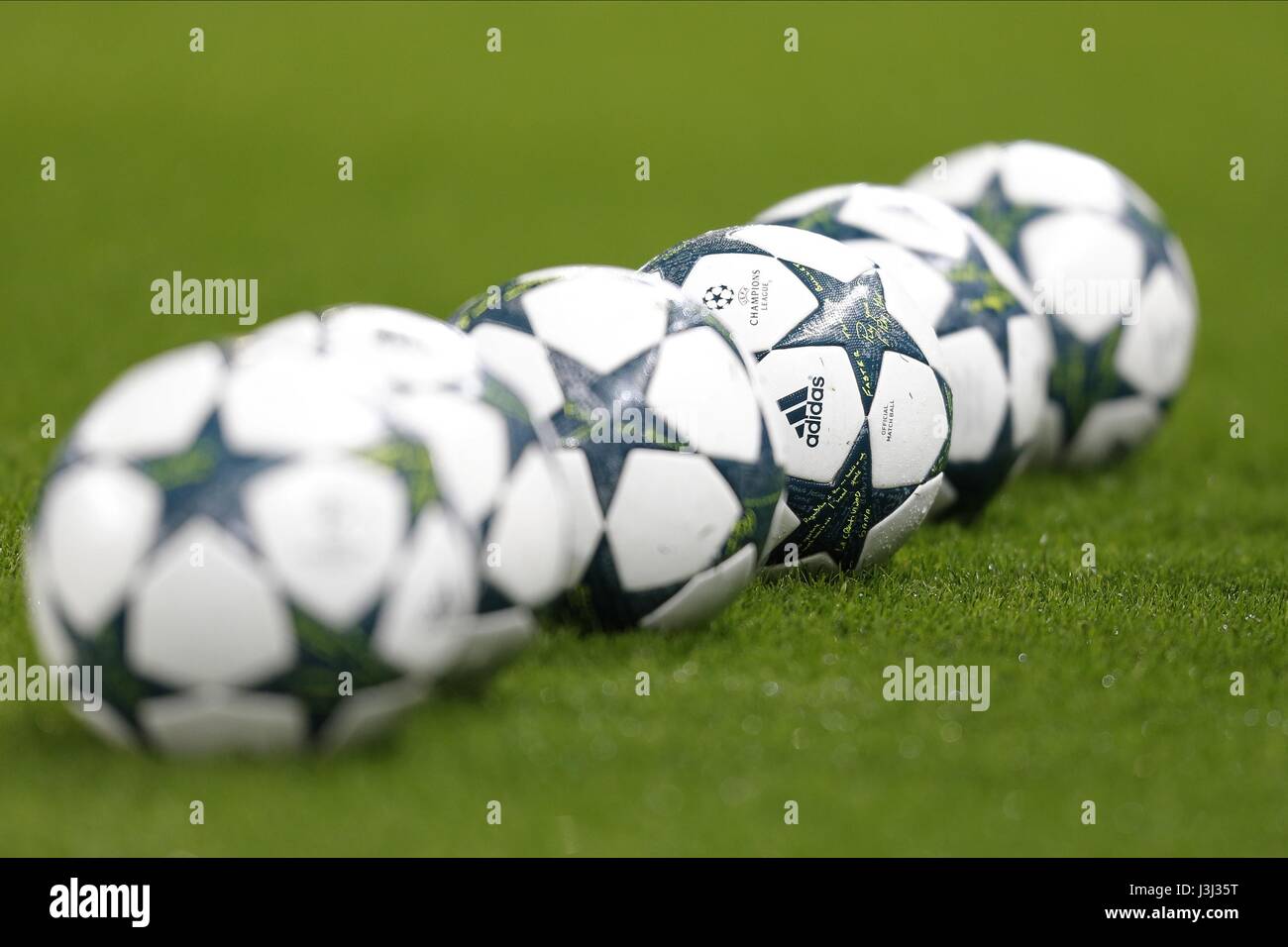 Ligue des champions ADIDAS OFFICI V MANCHESTER CITY V Manchester City FC BARCELON ETIHAD STADIUM MANCHESTER EN ANGLETERRE 01 Novembre Banque D'Images