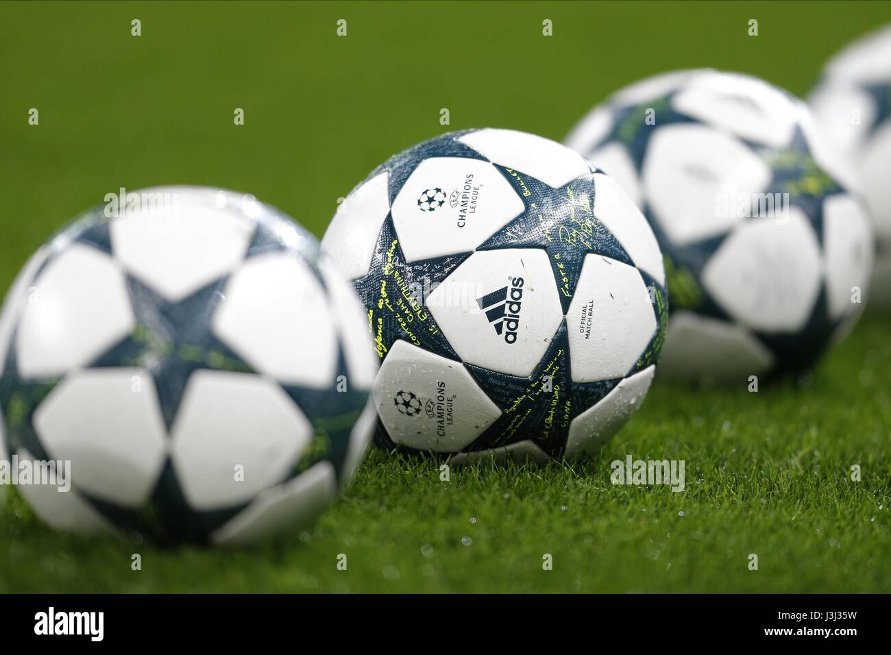 Ligue des champions ADIDAS OFFICI V MANCHESTER CITY V Manchester City FC BARCELON ETIHAD STADIUM MANCHESTER EN ANGLETERRE 01 Novembre Banque D'Images