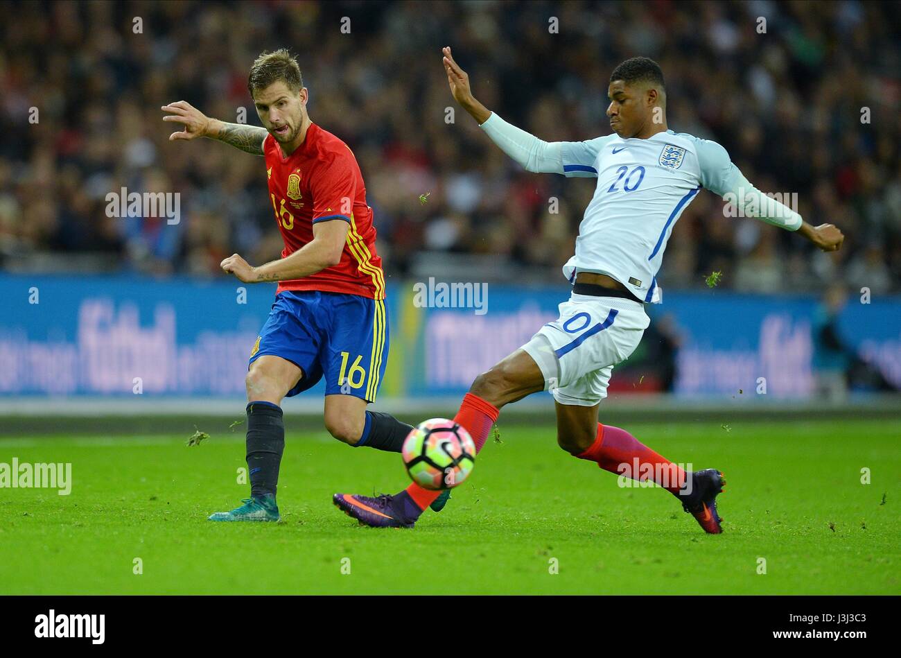 INIGO MARTINEZ, DE L'ESPAGNE EST CHA l'Angleterre v l'Espagne au stade de Wembley Londres Angleterre 15 Novembre 2016 Banque D'Images