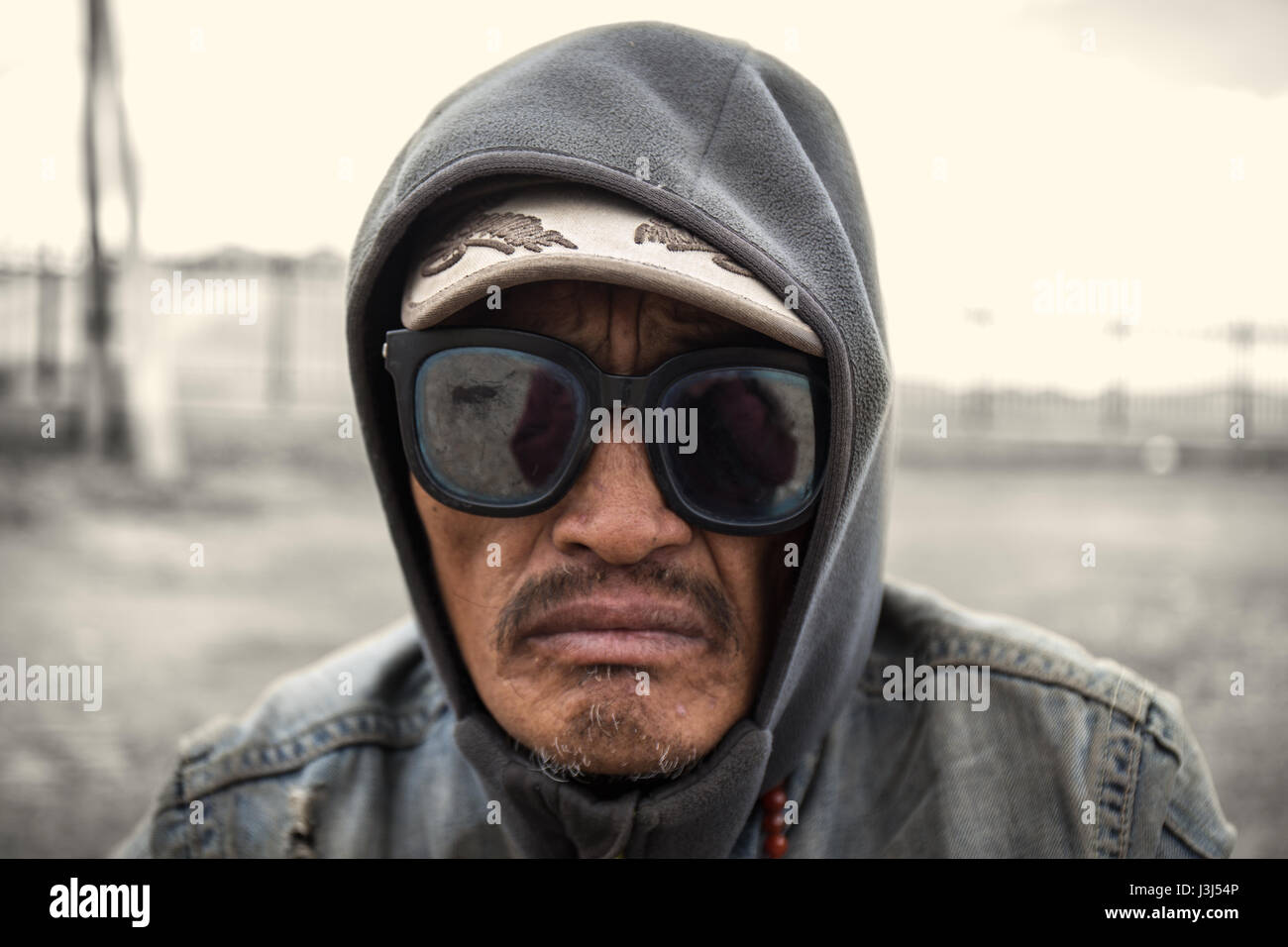 Vagabond des hommes vivant dans la rue d'Ulan Bator, Mongolie Banque D'Images