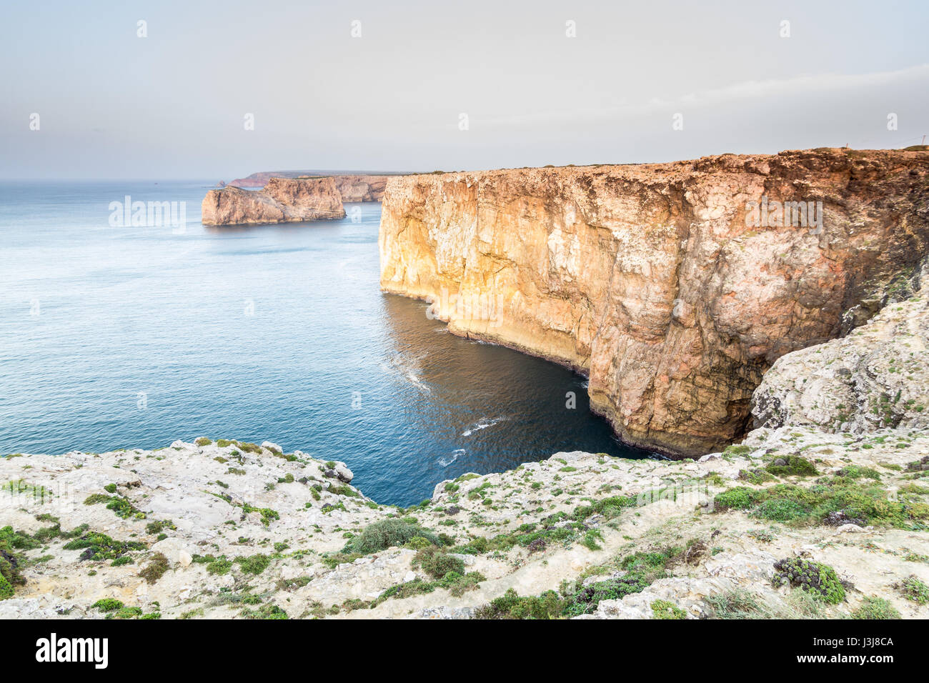 Cap Saint Vincent, vue de la côte de l'océan Atlantique près de la ville de Lagos, Algarve, Portugal Banque D'Images