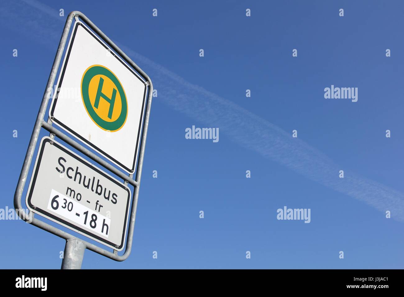 German road sign : school bus stop Banque D'Images