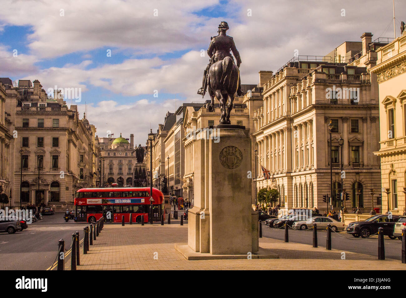 Edward VII statue de bronze au Waterloo Place, Londres, Angleterre. Banque D'Images