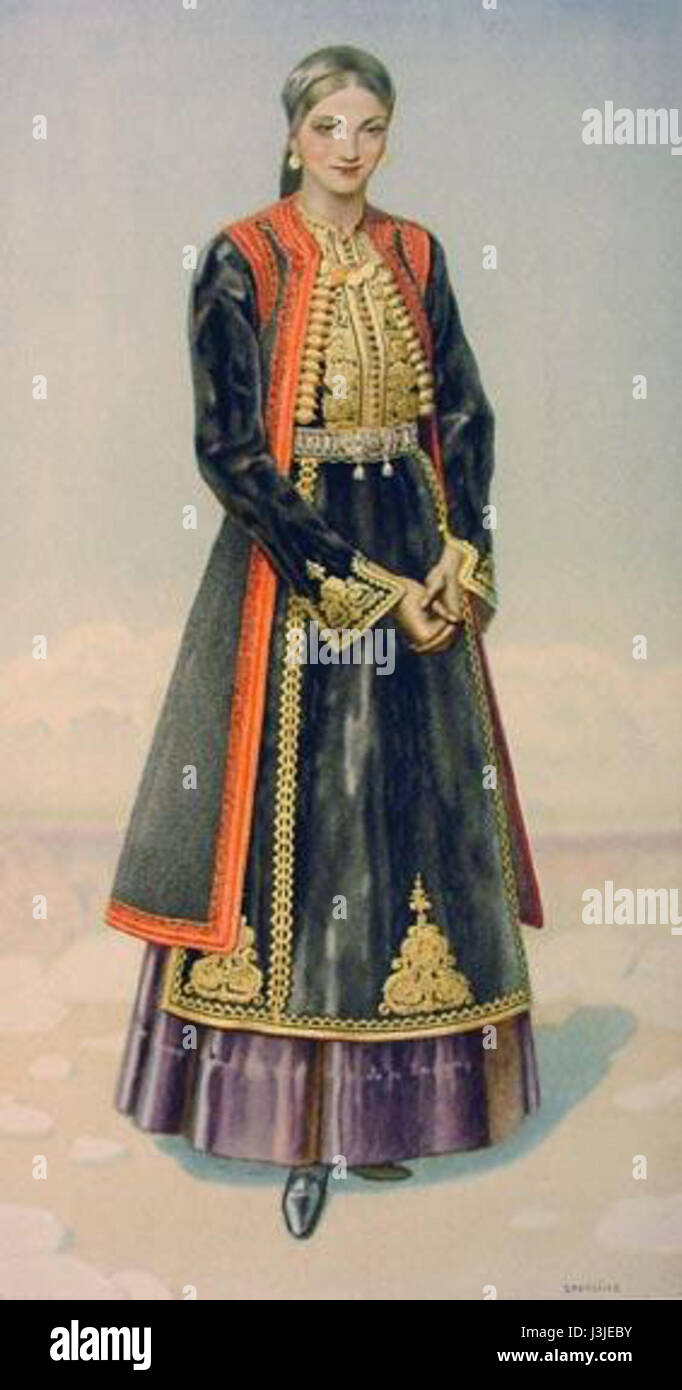 Un costume traditionnel de la région de l'Épire en Grèce, connu sous le nom de Kourenta. Ce vêtement présente des motifs et des embellissements distincts, représentant le patrimoine culturel et l'identité régionale. Banque D'Images