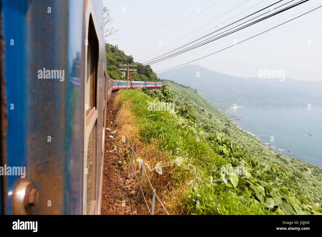 Voyageant en train, l'un des plus beaux parcours ferroviaires de Hué à Da nang, Vietnam Banque D'Images