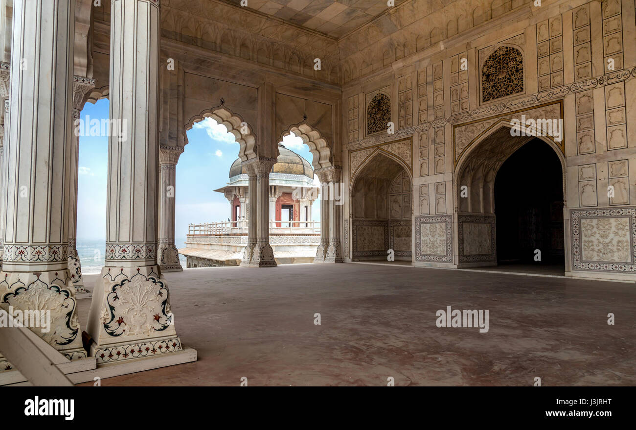 Fort d'agra musamman burj dôme avec l'architecture et de sculptures de marbre blanc. fort rouge agra est un unesco world heritage site. Banque D'Images