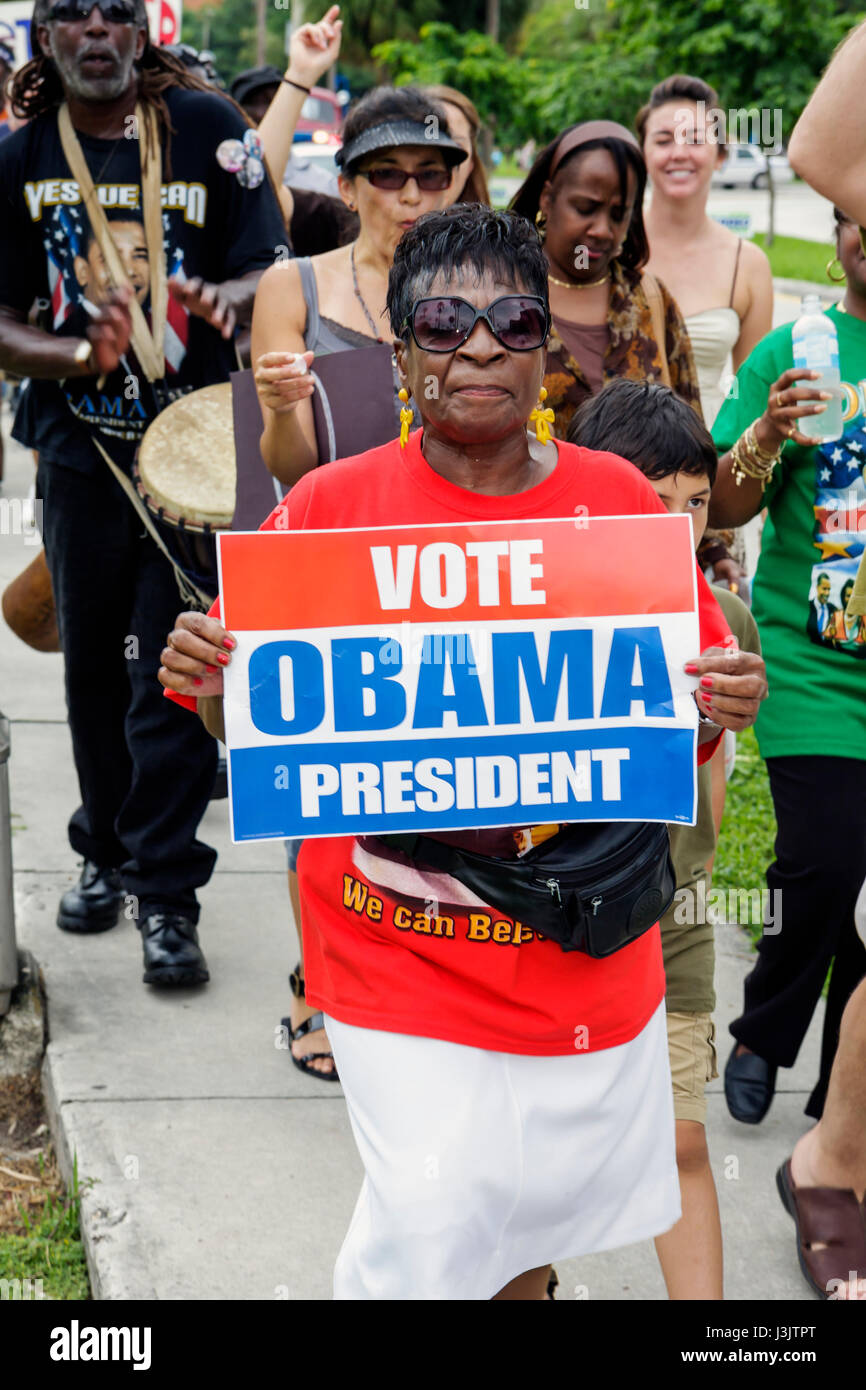 Miami Florida,Coconut Grove,Peacock Park,famille familles parents enfants enfants,Festival for change,femmes pour Barack Obama,2008 Presidential el Banque D'Images