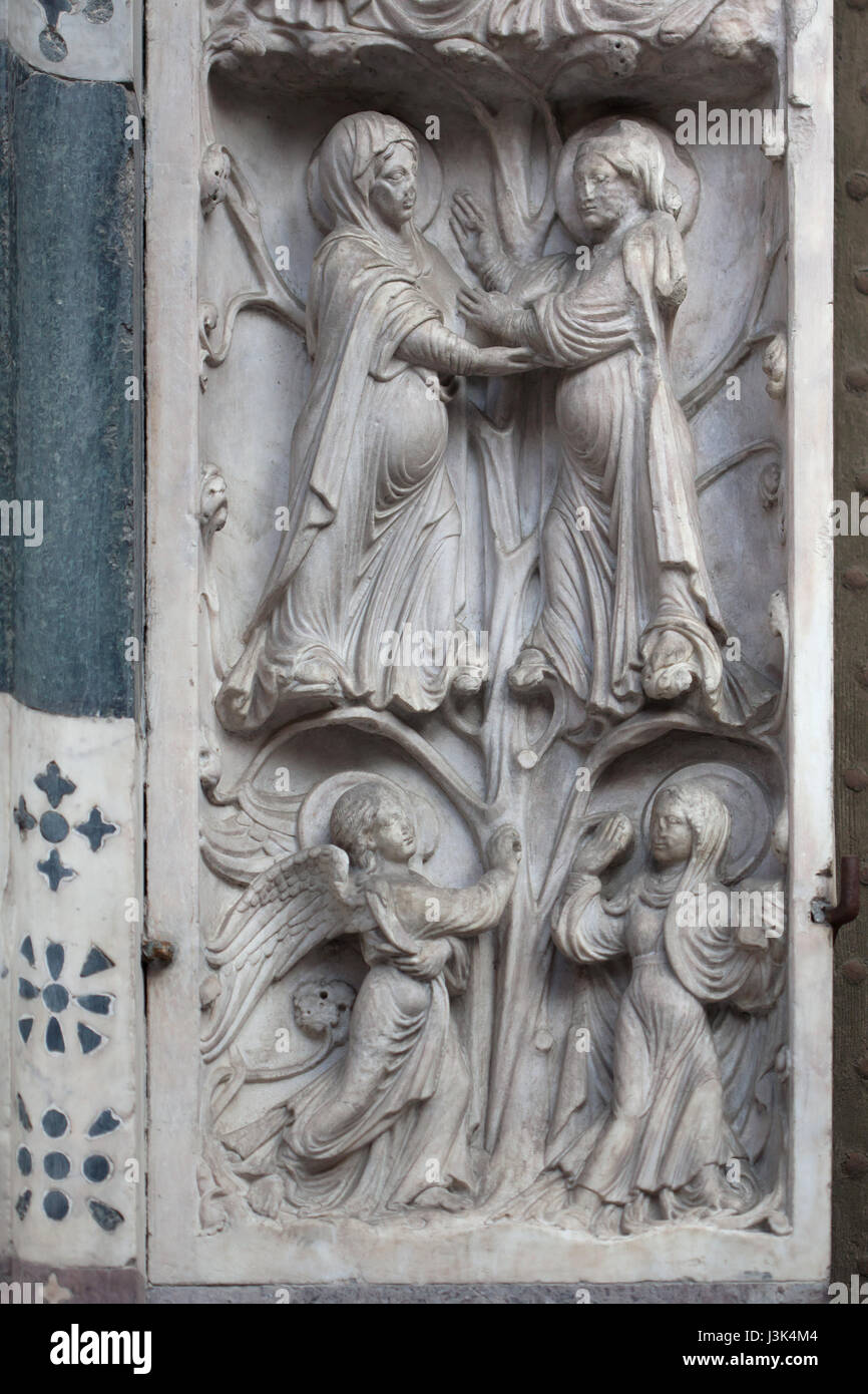 Des visites et de l'Annonciation. L'allégement en roman par Maestro dell'Arca del Battista (ca. 1225) sur le portail principal de la cathédrale de Gênes (Duomo di Genova) à Gênes, Ligurie, Italie. Banque D'Images