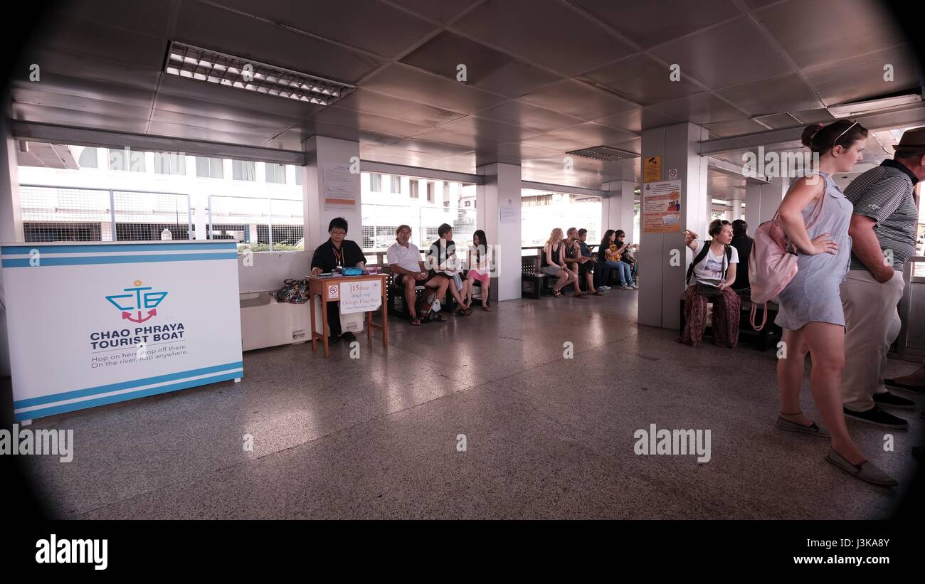 Chao Phraya Express Boat Pier Rajchawongse Banque D'Images