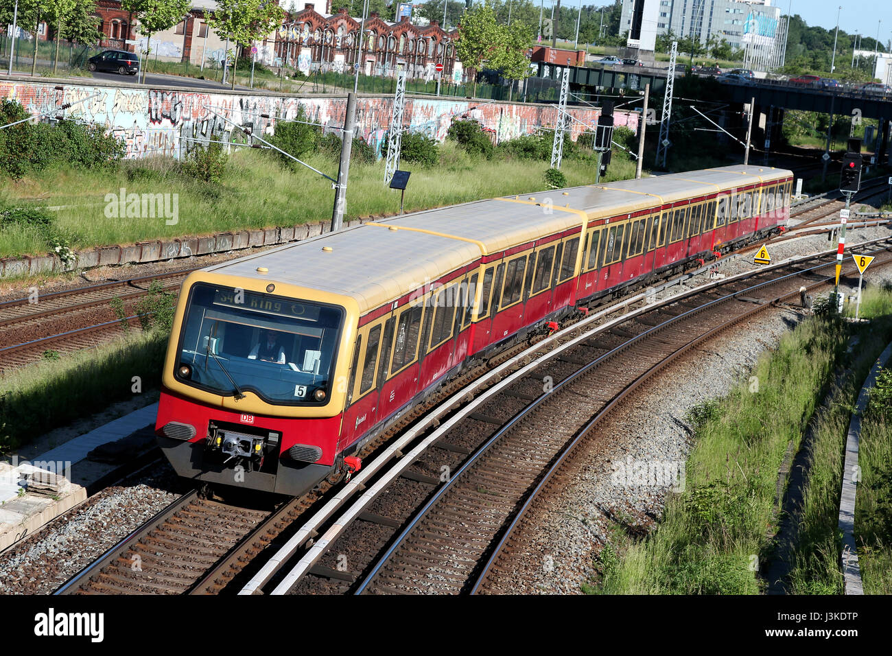 Class 481 de la gare S-Bahn de Berlin, un système ferroviaire de transport en commun rapide dans et autour de Berlin, la capitale de l'Allemagne. Banque D'Images