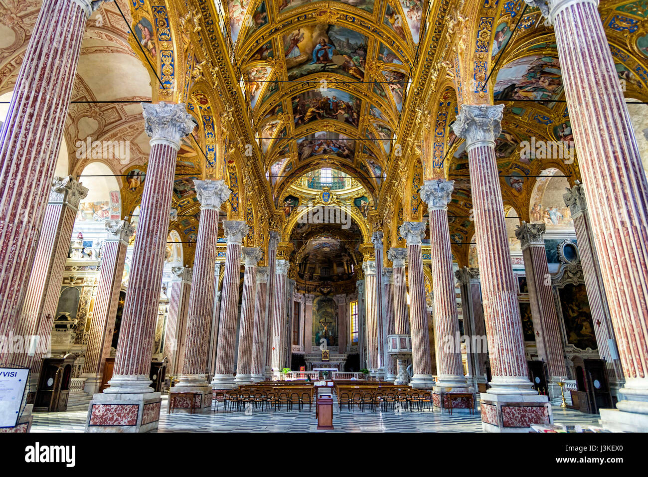 Genova, Italie - 11 juillet 2016 : l'intérieur de la Basilica della Santissima Annunziata del Vastato Banque D'Images