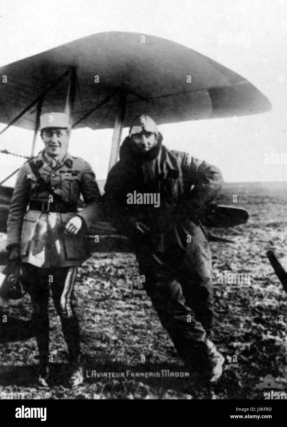 Georges Madon, pilote de chasse français pendant la première Guerre mondiale, est représenté sur cette image. Connu pour ses compétences en combat aérien, Madon est une figure importante de l'armée de l'air française et joue un rôle dans de nombreuses batailles. Banque D'Images