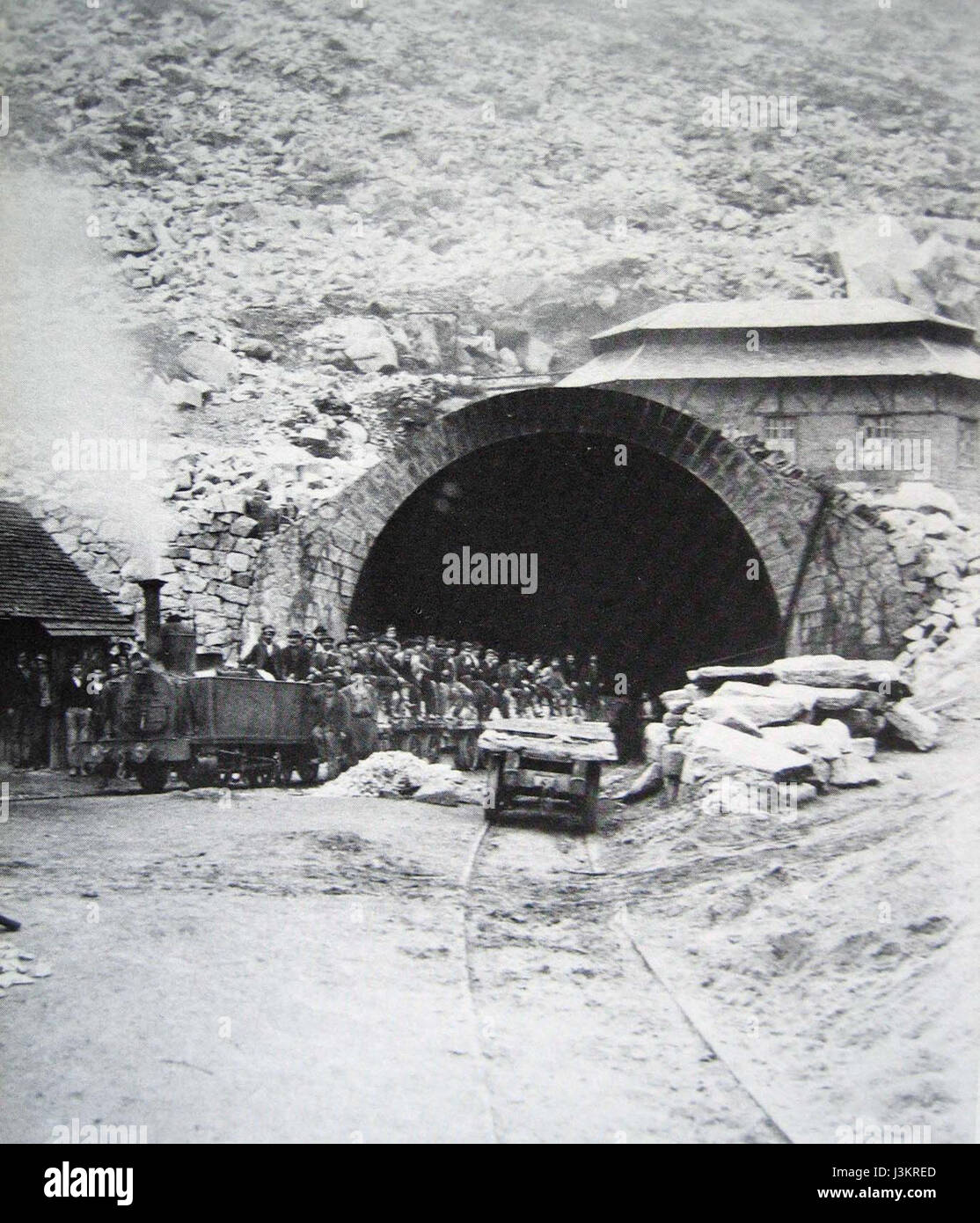 Le Gotthardtunnel Bauzug fait référence au train de construction utilisé lors de la construction du tunnel de base du Gotthard en Suisse, le chemin de fer le plus long et le tunnel le plus profond du worldâ€™. Ce projet d'infrastructure a été une réalisation d'ingénierie monumentale, reliant le nord et le sud de l'Europe. Banque D'Images