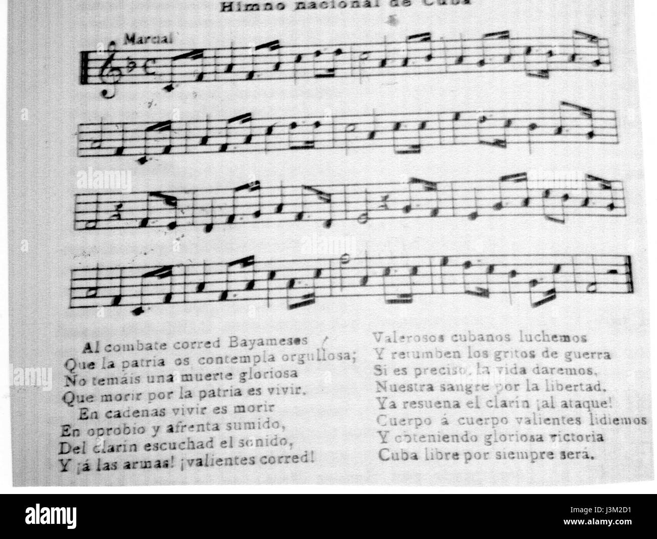 "Himne de Cuba" fait référence à l'hymne national cubain, symbole de l'identité et de la fierté nationales cubaines. Il représente le contexte historique et culturel de Cuba, en particulier en période de changement politique. Banque D'Images