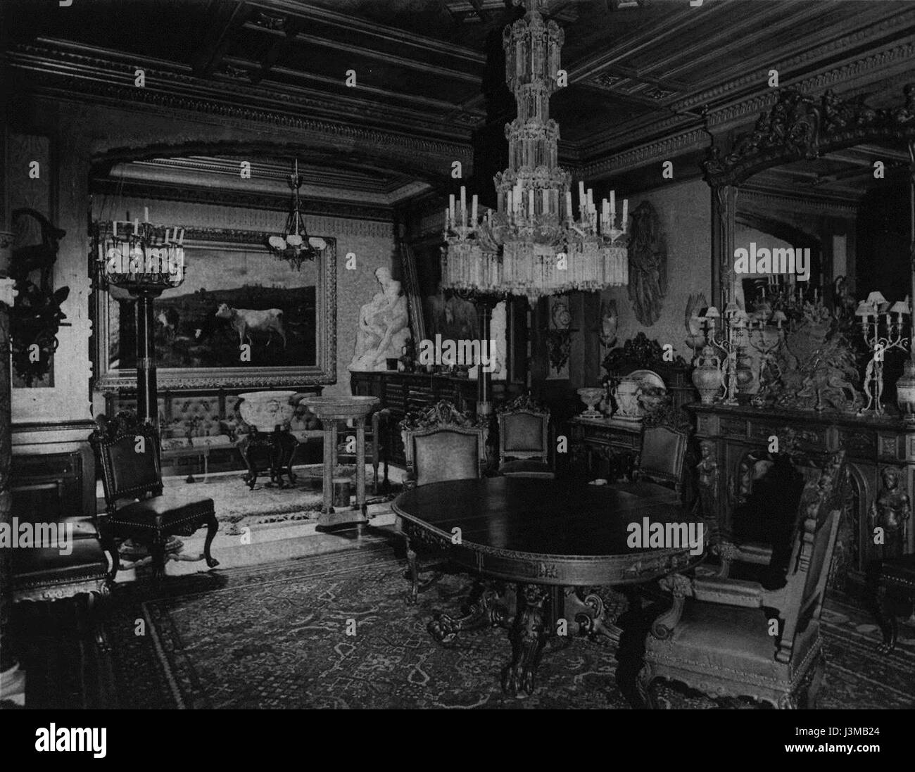 Cette image historique montre la salle à manger de Henry Gibson, conçue par Sheldon, de 1883 à 1884. La chambre reflète le style de design intérieur victorien, populaire à la fin du XIXe siècle. Banque D'Images