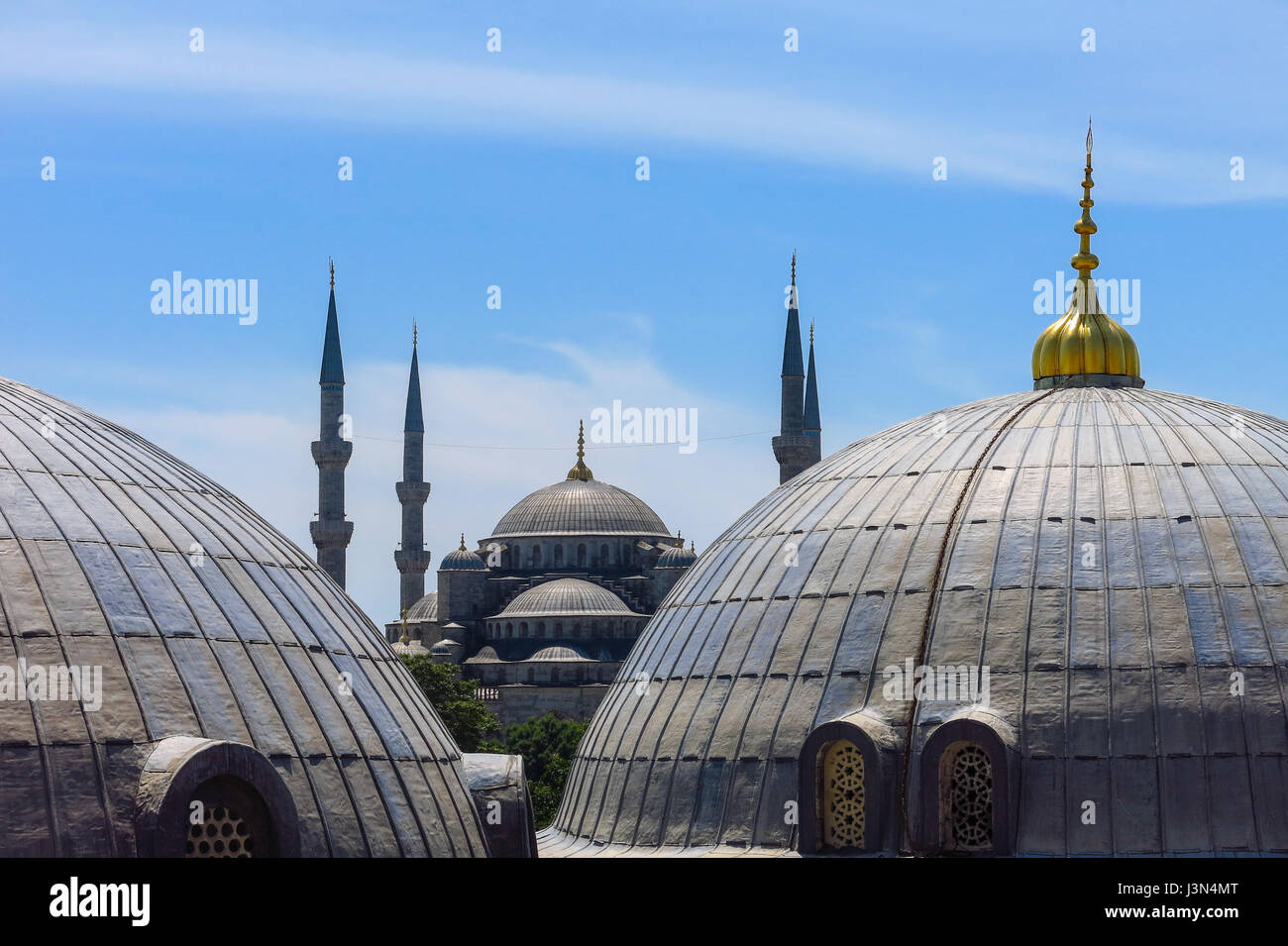 Les dômes de la Cathédrale Sainte Sophie et de la Mosquée Bleue, de