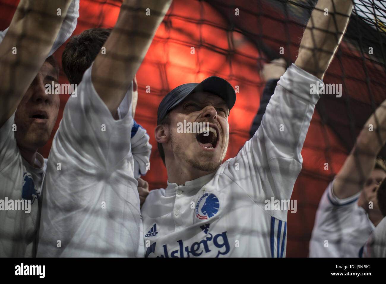 Le Danemark, le 05 mai 2017, Helsingoer. Fans du FC Copenhague FC Copenhague en fête 12e du titre de ligue dans la Superliga ALKA danois. Banque D'Images