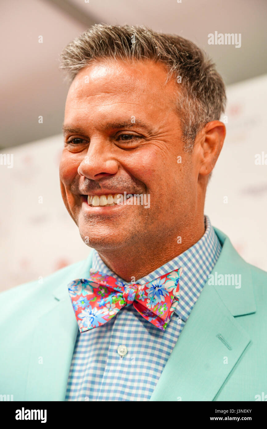 Louisville, Kentucky, USA. 6 mai, 2017. Jason Veritek à Churchill Downs 143 Fonctionnement de la Kentucky Derby le 6 mai 2017 à Louisville, Kentucky (photo de Steven Bullock/ThePhotoAccess.com : Crédit Photo l'accès/Alamy Live News Banque D'Images