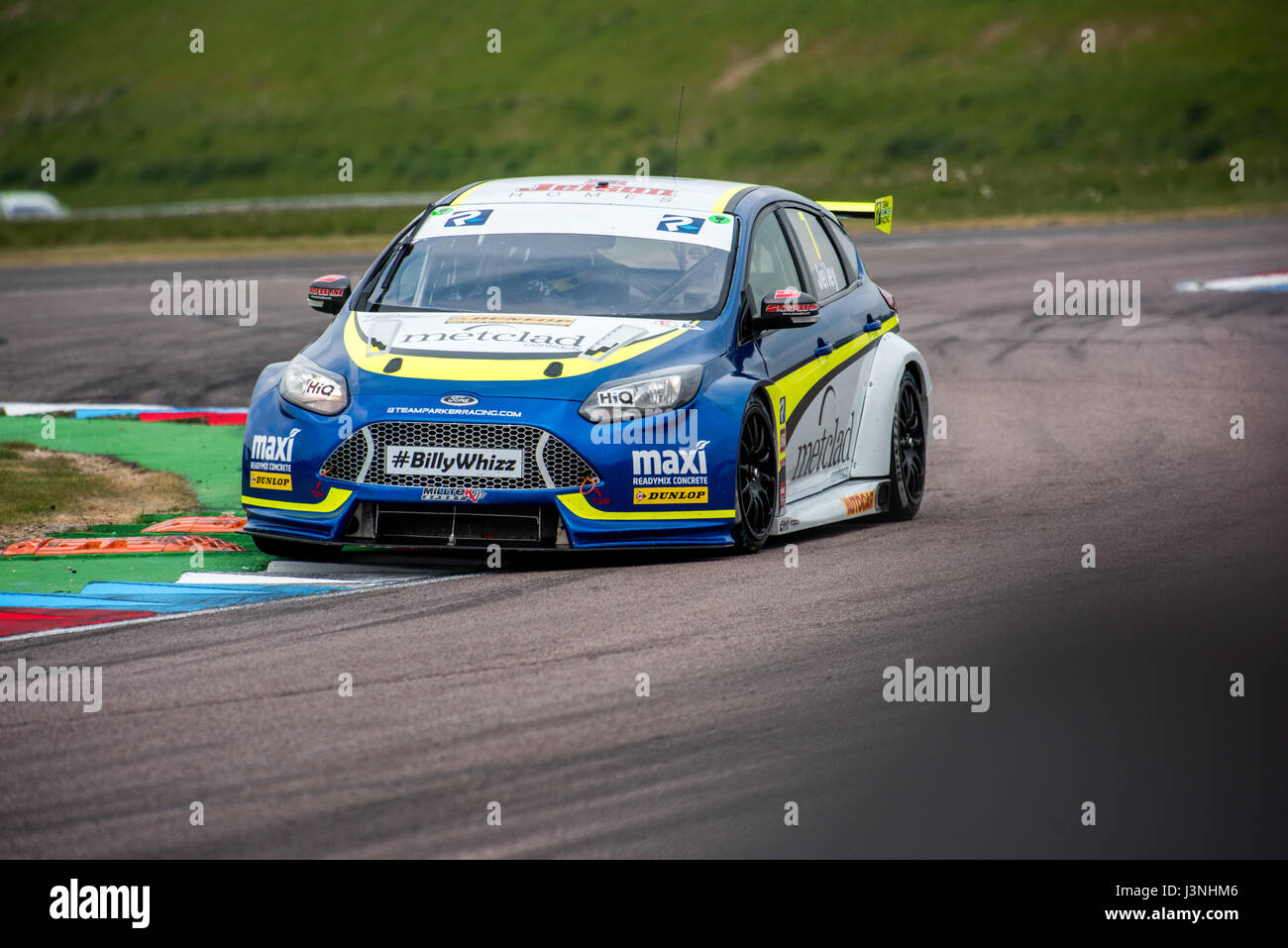 Le Hampshire, au Royaume-Uni. 6 mai, 2017. Circuit de Course Thruxton et centre de sport automobile, Andover, Hampshire, Royaume-Uni. 6 mai 2016. Stephen Jelley de Parker avec l'équipe de Motorsport Maximum admissible dans sa Ford Focus à Dunlop MSA British Touring Car Championship. Tous les cars race aujourd'hui avec le n° BillyWhizz et plaques d'écurie à l'appui de Billy sectaire qui a subi des blessures qui change la vie à Donington Park, il y a quelques semaines lors d'une F4 (formule 4) Course du Championnat Britannique. © Vous Bailey / Alamy Live News Banque D'Images