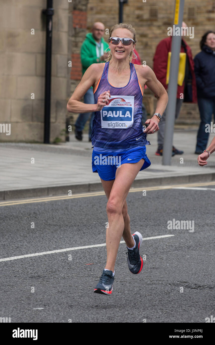 Détenteur du record du monde de marathon Paula Radcliffe exécute le Siglion Ville Sunderland Demi-marathon 07 mai 2017 - Sunderland, Tyne et Wear. Banque D'Images