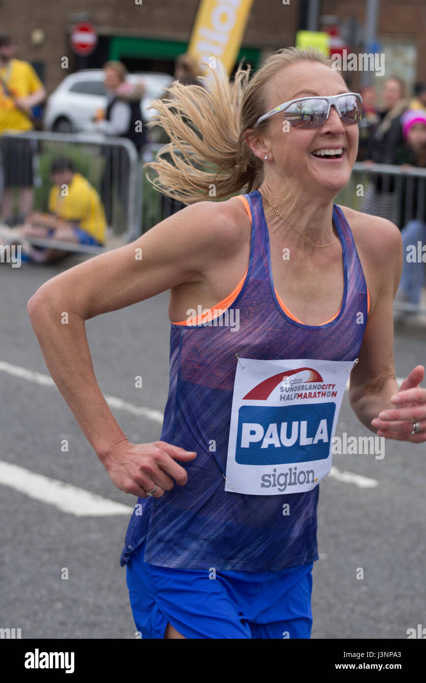 Détenteur du record du monde de marathon Paula Radcliffe exécute le Siglion Ville Sunderland Demi-marathon 07 mai 2017 - Sunderland, Tyne et Wear. Banque D'Images