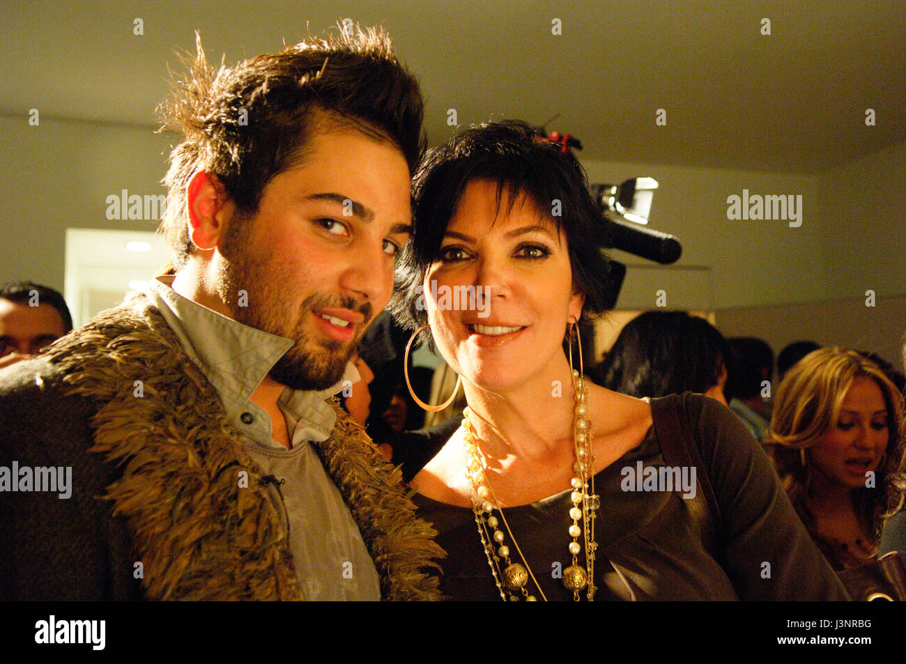 (L-R) Yermagyan, Kris Jenner pour le lancement de pécheresse et bijoux célestes GENLUX Magazine party sur le toit de l'hôtel de luxe à Los Angeles, CA Banque D'Images