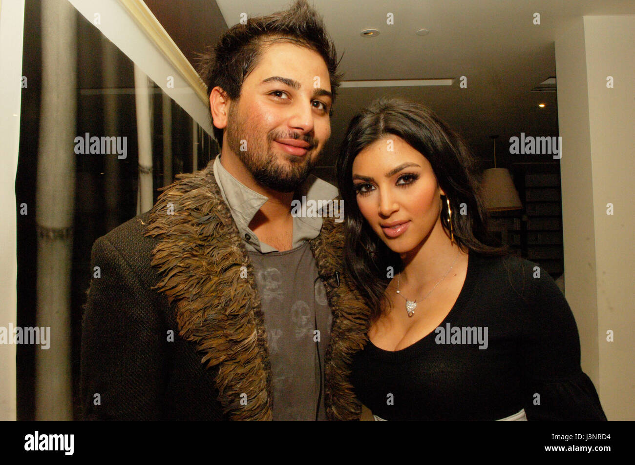 (L-R) Yermagyan, Kim Kardashian à l'occasion du lancement de la pécheresse céleste et bijoux Magazine GENLUX party sur le toit de l'hôtel de luxe à Los Angeles, CA Banque D'Images