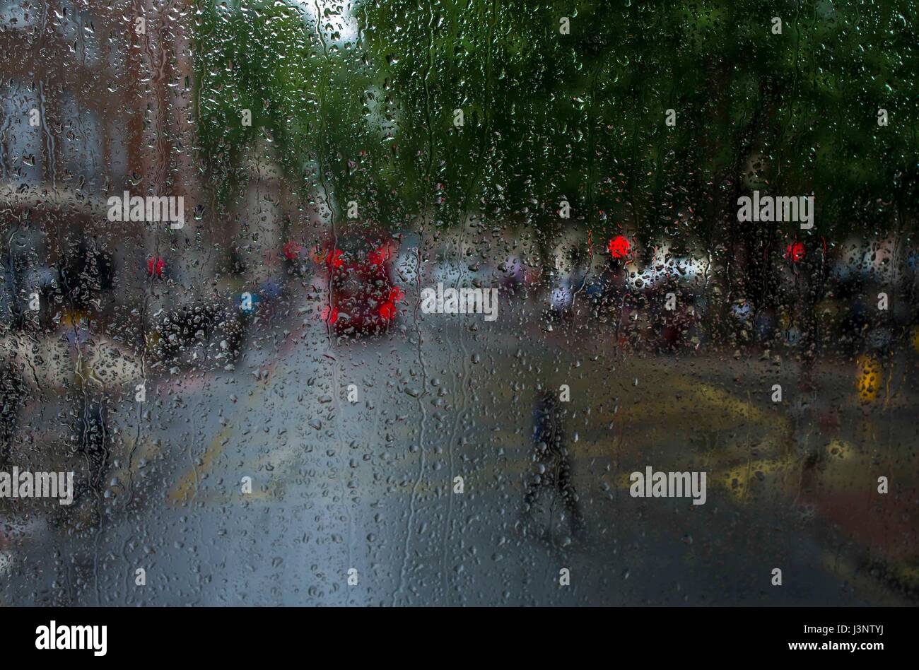 Londres dans la pluie d'été, la station Euston Banque D'Images