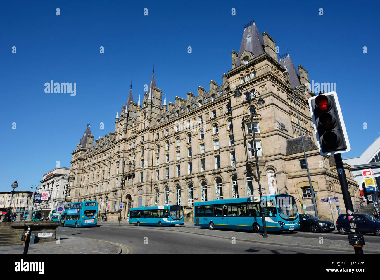 Chambres à Liverpool Lime Street. La façade de style Renaissance française à la gare de Lime Street, à l'origine l'Hôtel de l'ouest du nord pour servir rai Banque D'Images