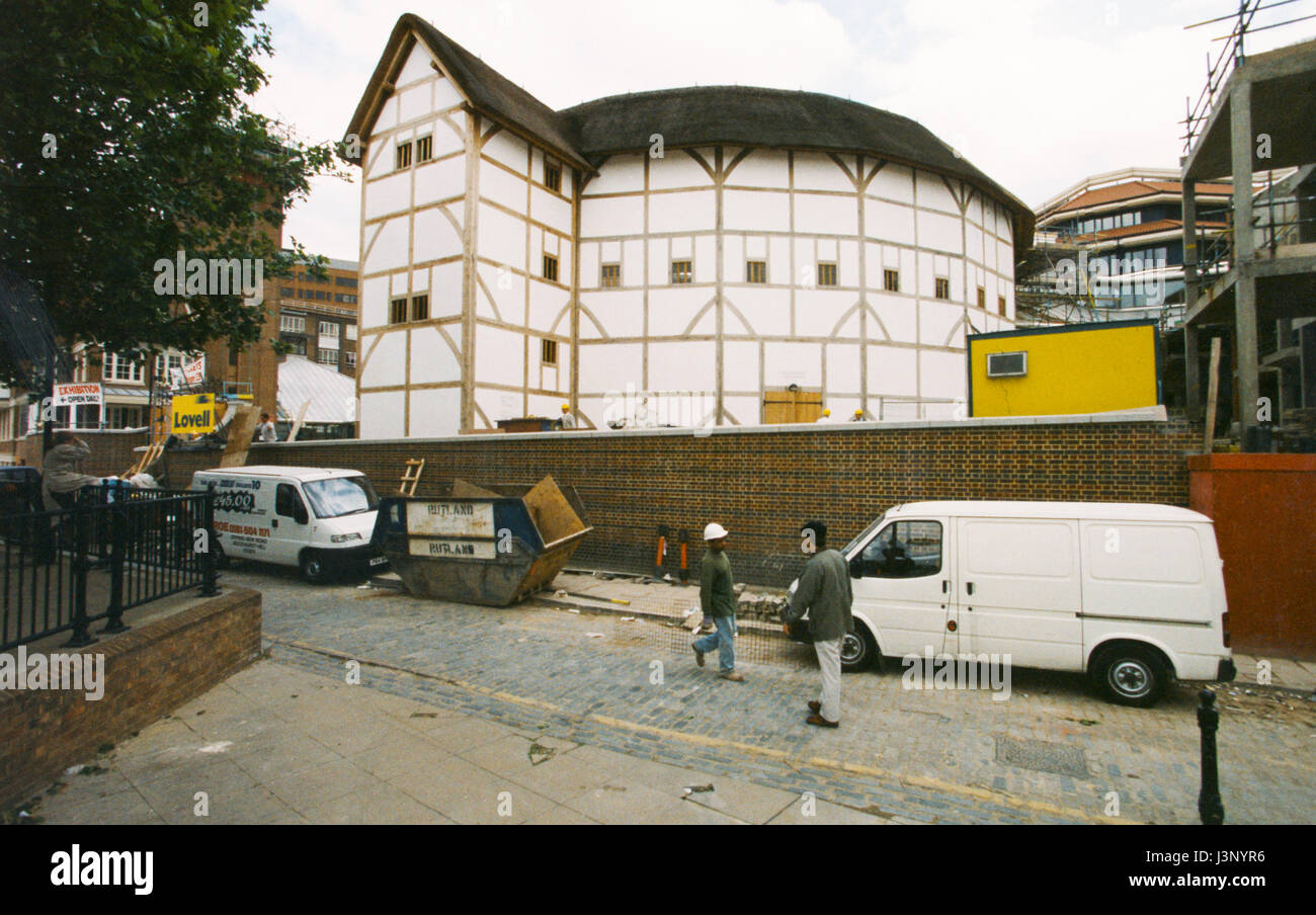 Shakespeare Globe Theatre a été reconstruit sur le site où son probablement jeter dans la ville médiévale de Londres Banque D'Images