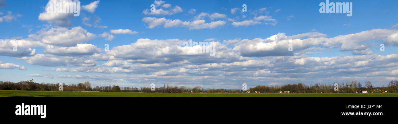 Paysage pittoresque et cloudscape panorama avec les cumulus Banque D'Images