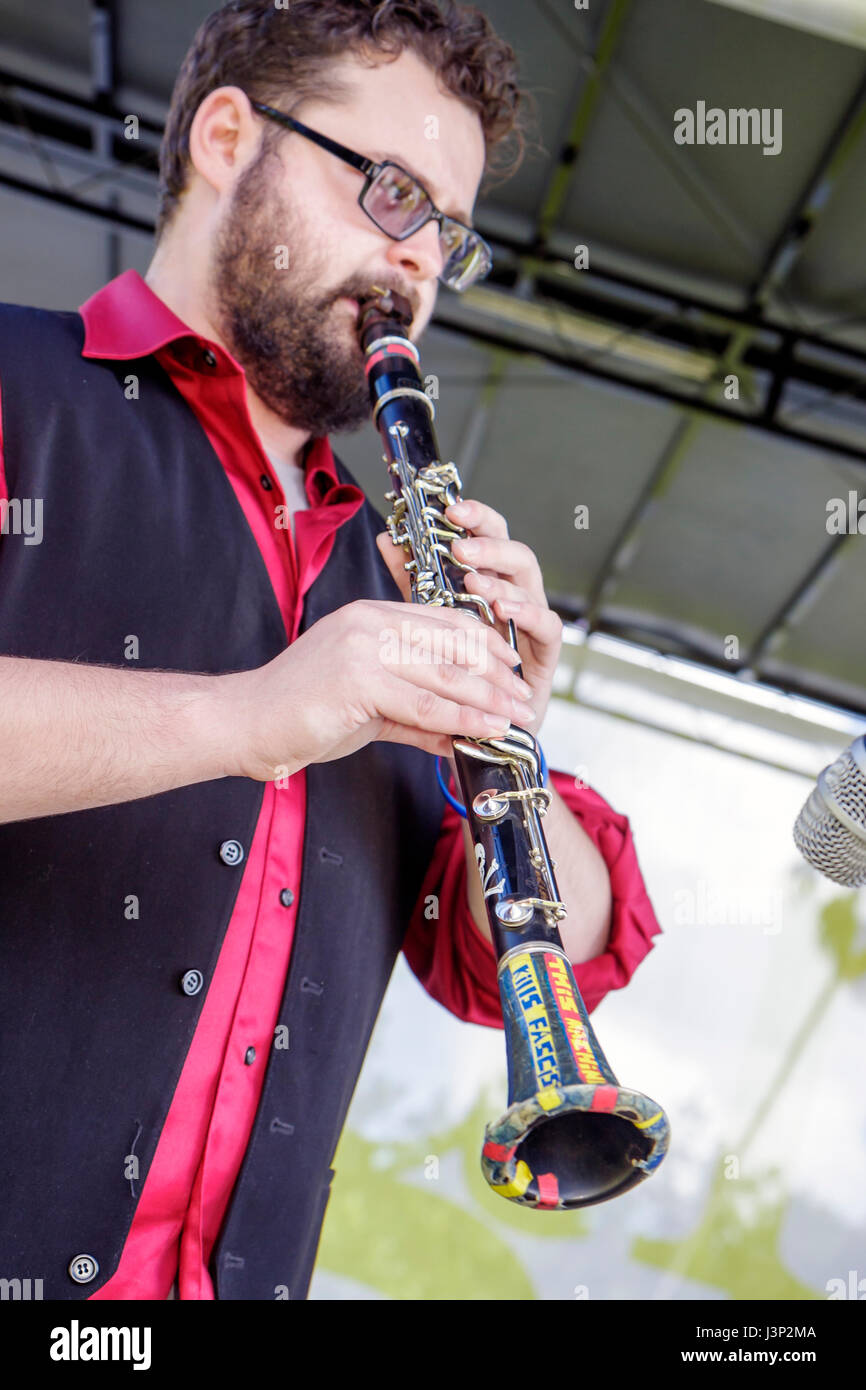 Miami Beach Florida,Flamingo Park,événement artistique juif,Frank London,klezmer musique de renouveau,adultes homme hommes,musicien,jouer,clarinette,spectacle,per Banque D'Images