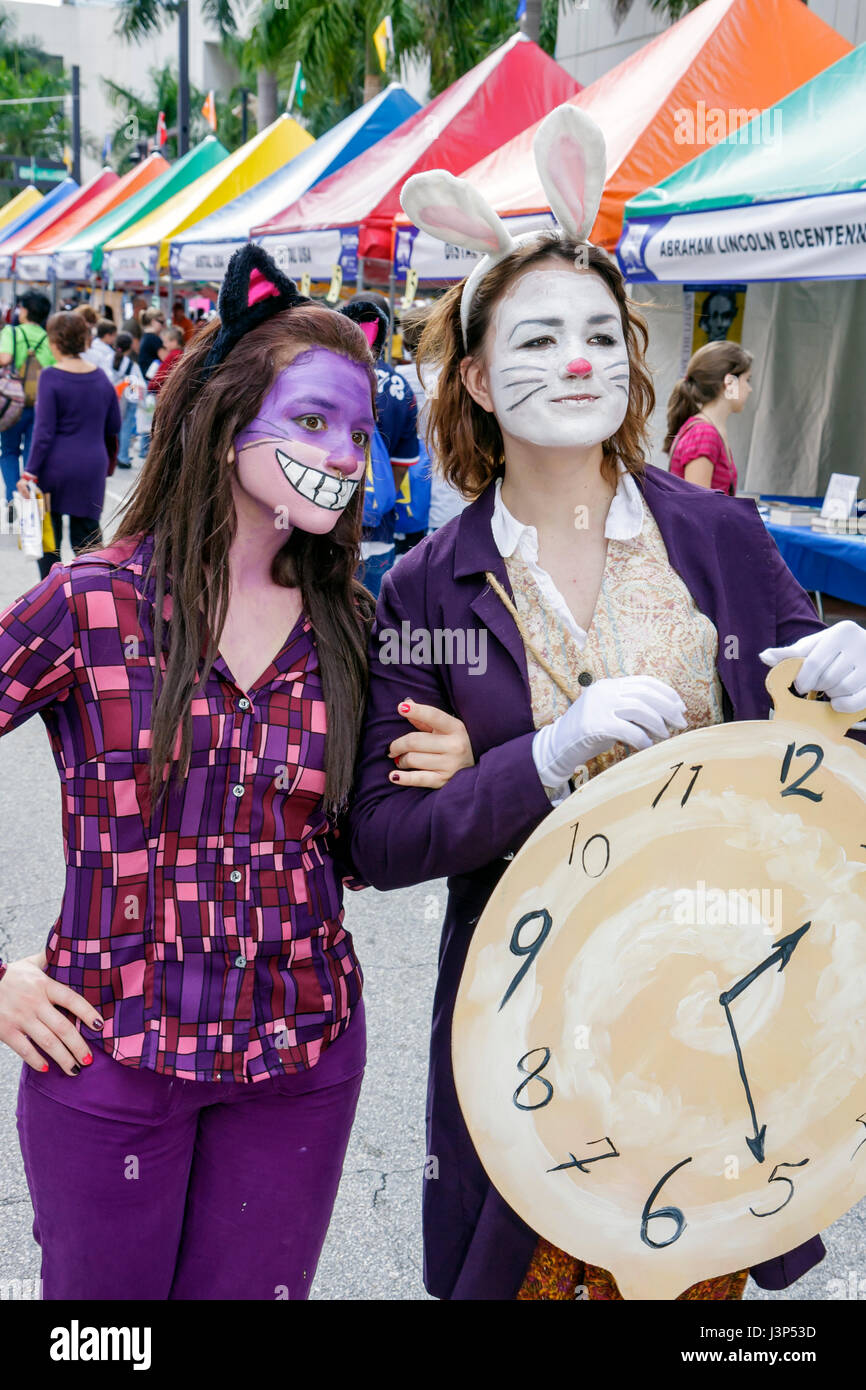 Miami Florida,Miami Dade College,campus,Miami Book Fair International,parade,étudiants, personnages littéraires pour enfants,Hispanic Latin Latino eth Banque D'Images