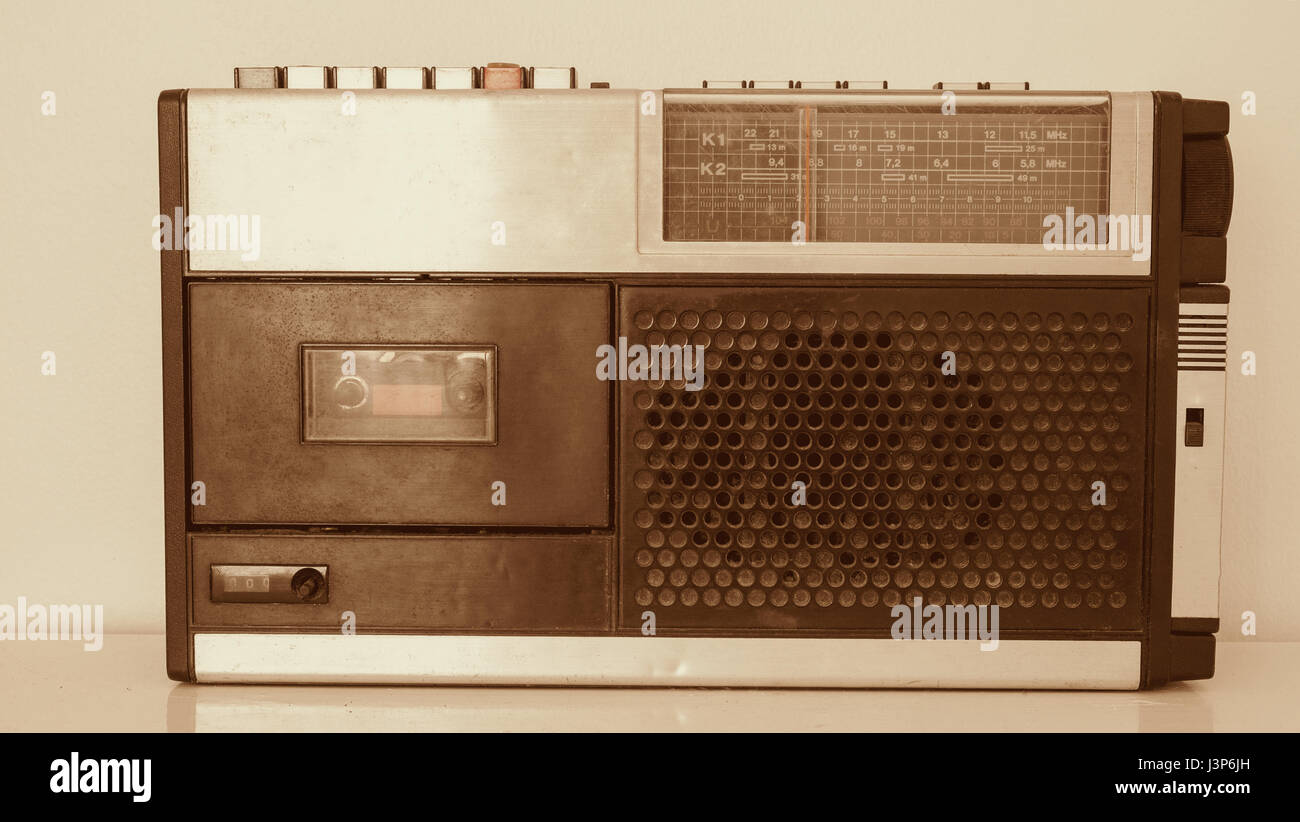 Vintage de Radio sur fond blanc, Antique de transistor Banque D'Images