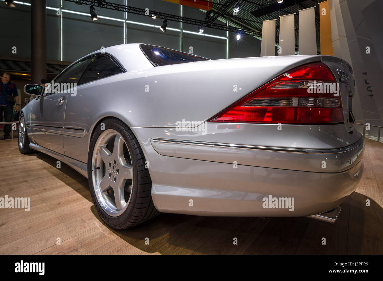 STUTTGART, ALLEMAGNE - Mars 03, 2017 : Grand luxe grand tourer car Mercedes-Benz CL 55 AMG 'F1 Limited Edition', (C215), 2001. Vue arrière. Plus grand d'Europe Exposition de voitures classiques 'RETRO' classiques Banque D'Images