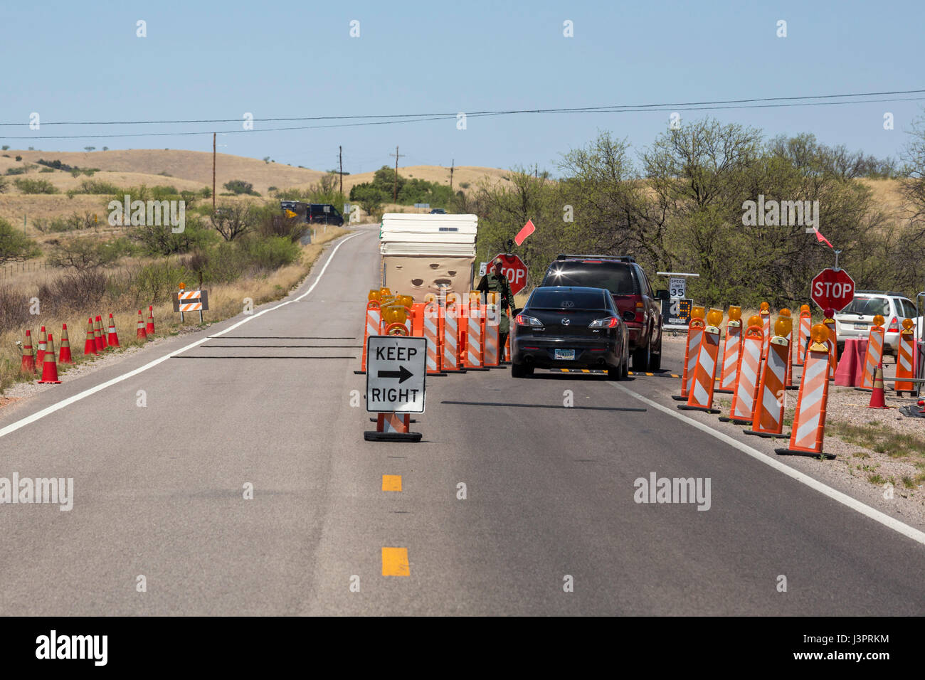 Arizona, Sonoita - Une patrouille frontalière américaine de contrôle sur l'autoroute 83 l'Arizona, à environ 25 milles au nord de la frontière mexicaine. Banque D'Images
