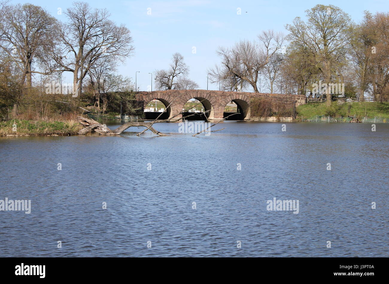 Un pont pour piétons à Jackson Park à Chicago, IL Banque D'Images